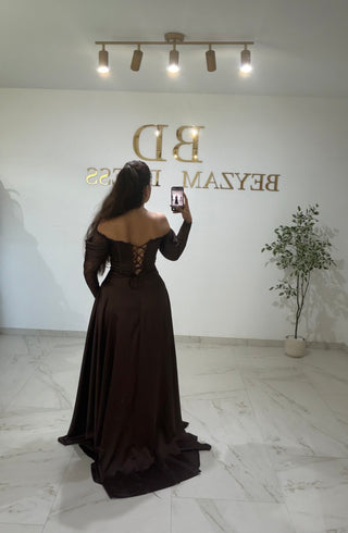 Efna dress brown (mit Schlitz)